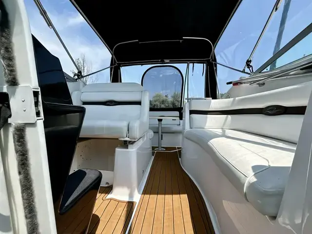 Rinker 260 Express Cruiser