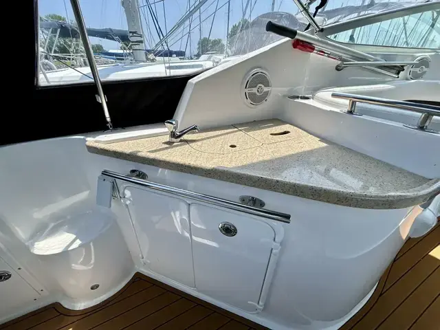 Rinker 260 Express Cruiser