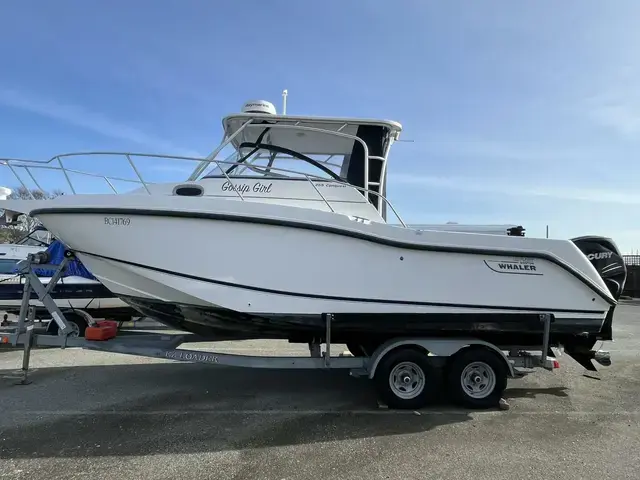 Boston Whaler 255 Conquest