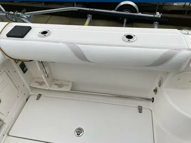 Boston Whaler 255 Conquest