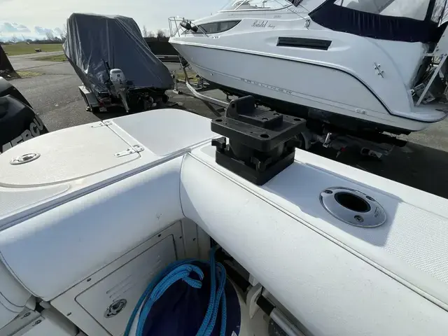 Boston Whaler 255 Conquest