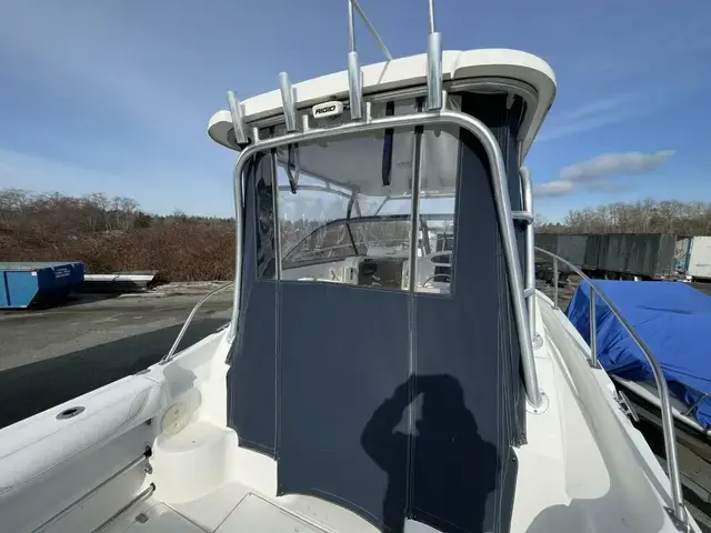 Boston Whaler 255 Conquest