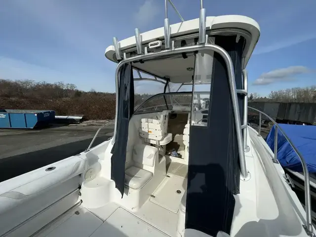 Boston Whaler 255 Conquest