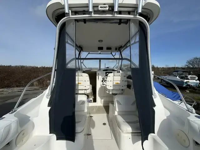 Boston Whaler 255 Conquest