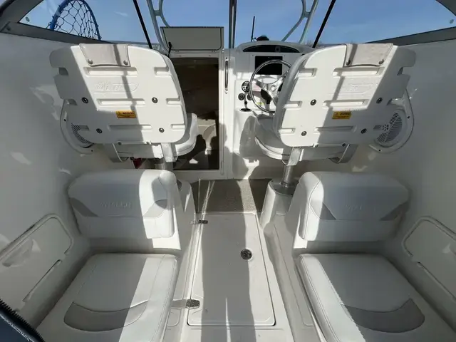 Boston Whaler 255 Conquest