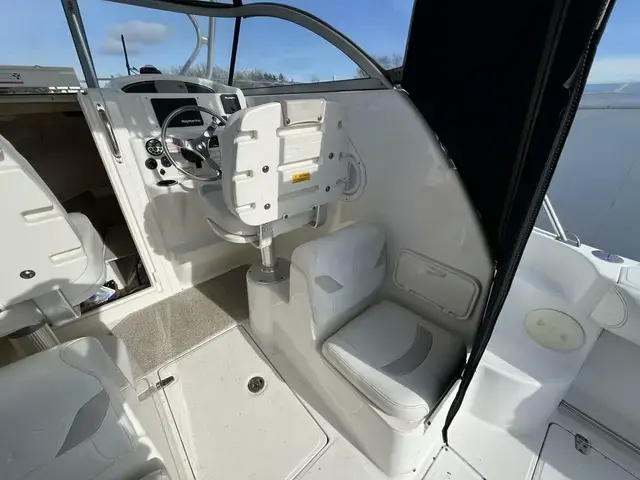 Boston Whaler 255 Conquest