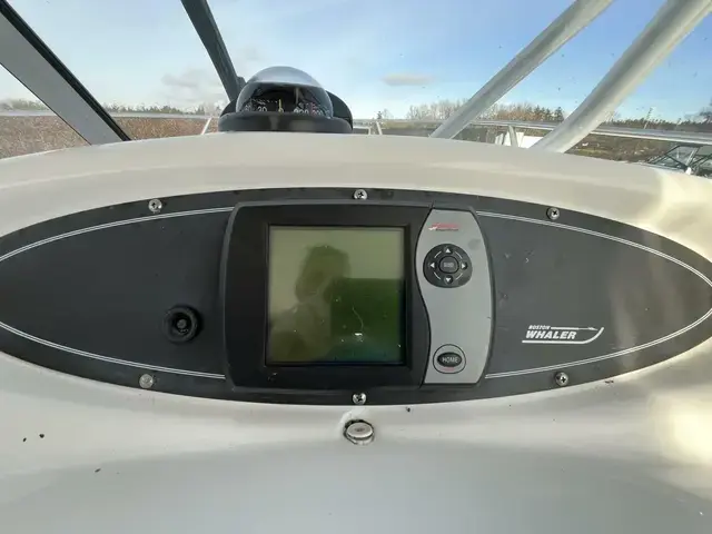 Boston Whaler 255 Conquest