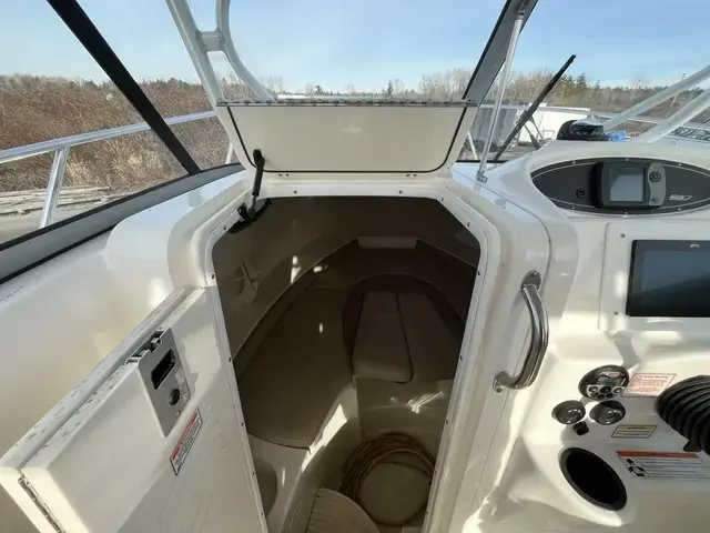 Boston Whaler 255 Conquest