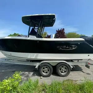 2022 Robalo R230 center console