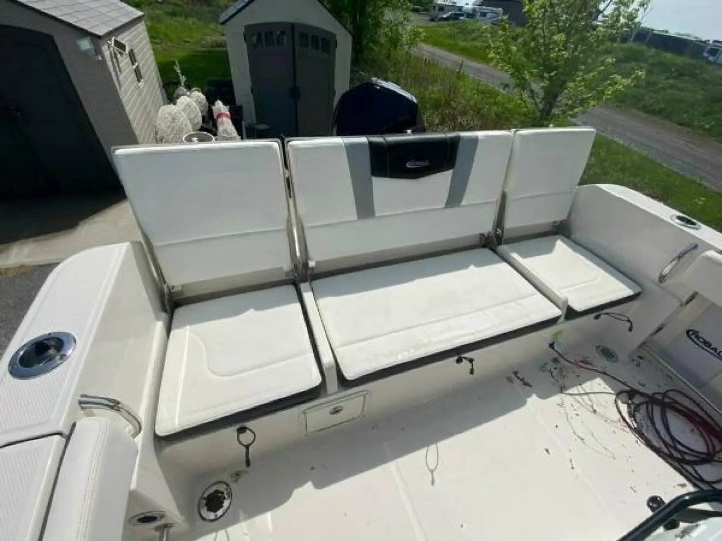 2022 Robalo r230 center console