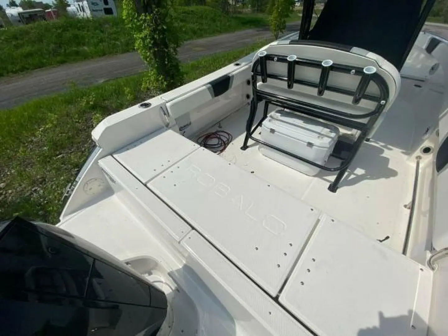 2022 Robalo r230 center console