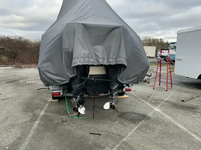 Boston Whaler 255 Conquest