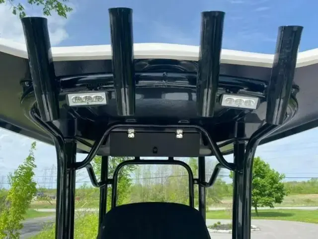 Robalo 230 Center Console