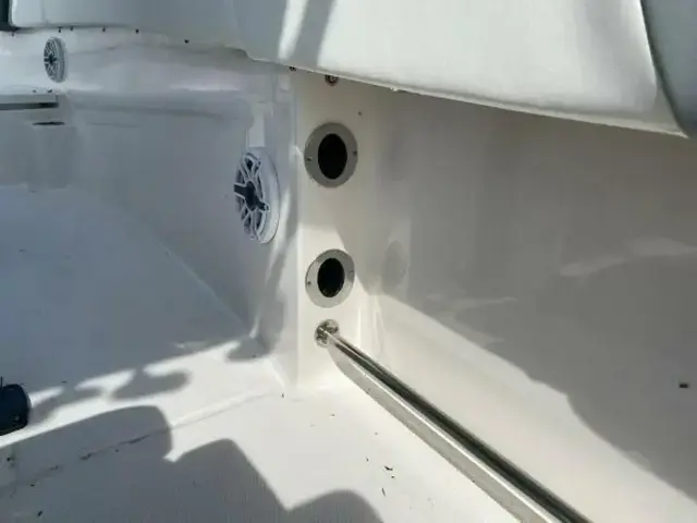 Robalo 230 Center Console