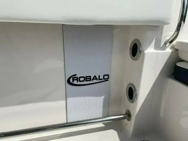 Robalo 230 Center Console