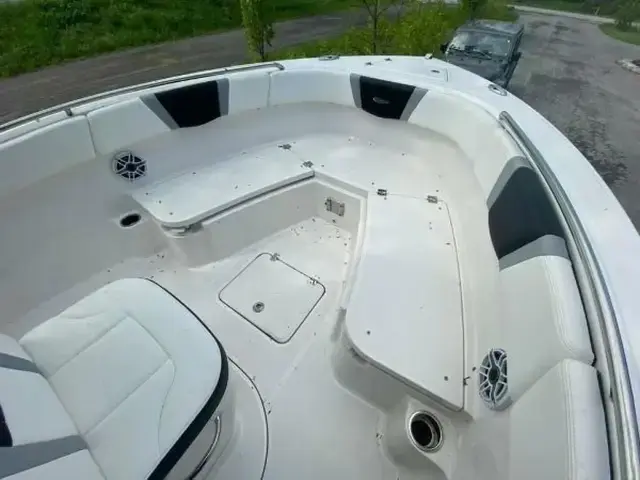 Robalo 230 Center Console