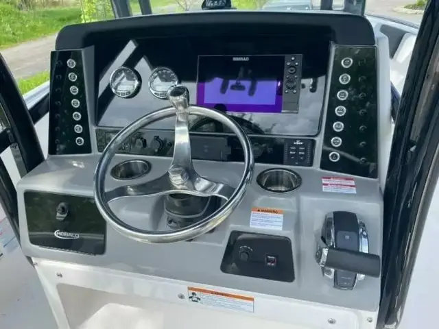 Robalo 230 Center Console