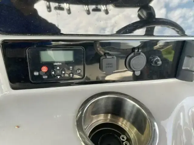 Robalo 230 Center Console