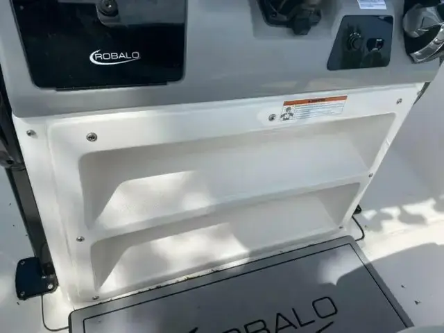 Robalo 230 Center Console