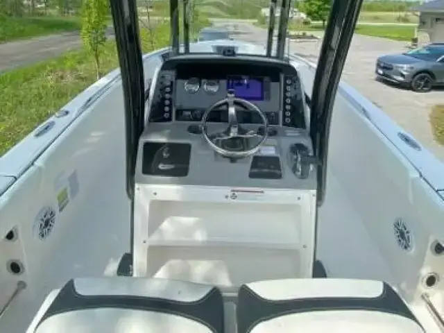 Robalo 230 Center Console