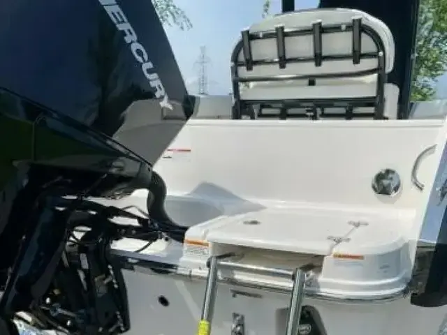 Robalo 230 Center Console