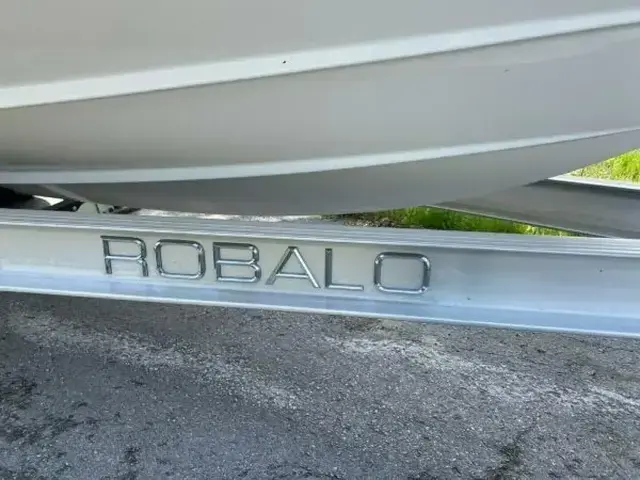 Robalo 230 Center Console