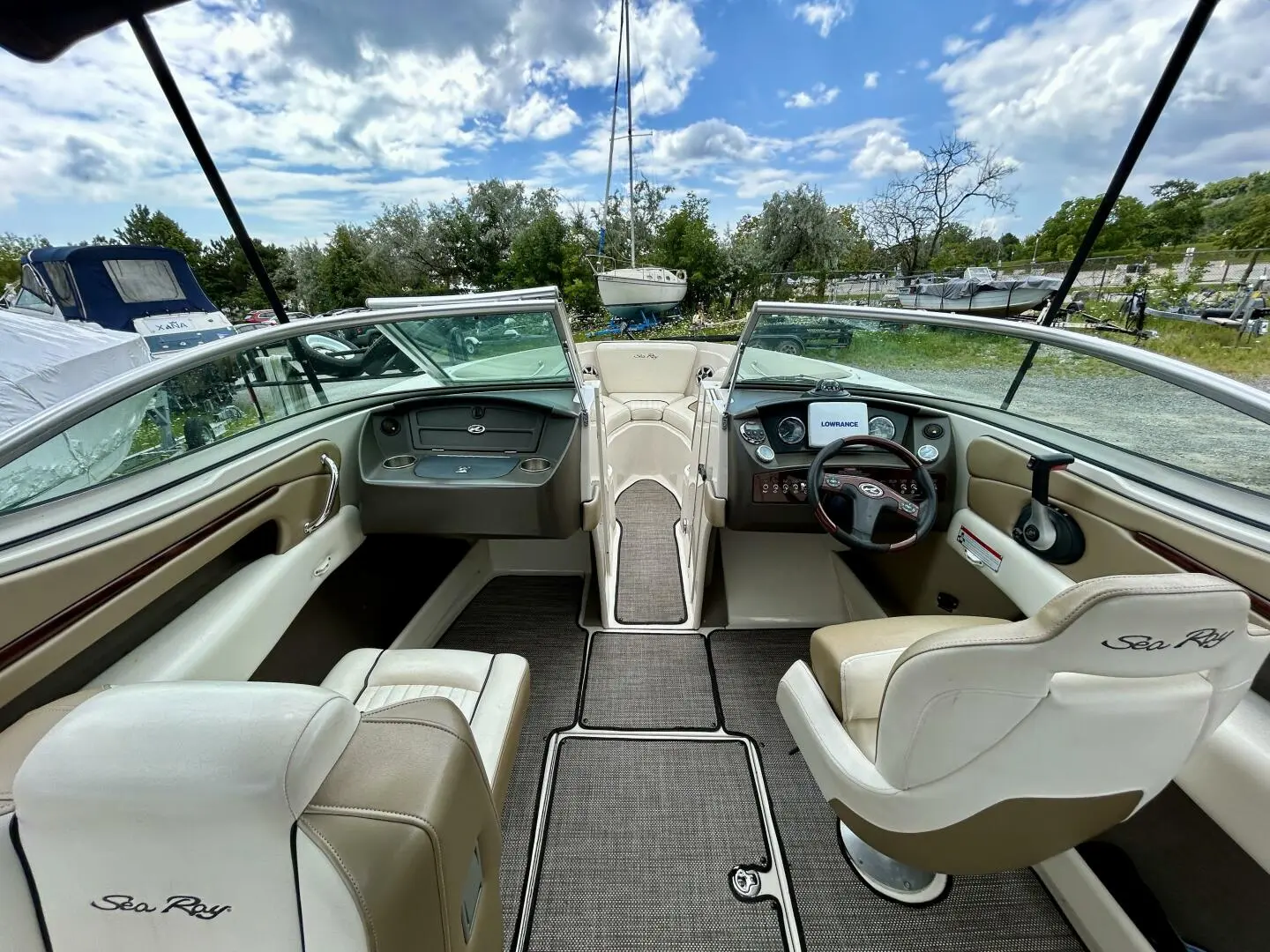 2007 Sea Ray 230 select