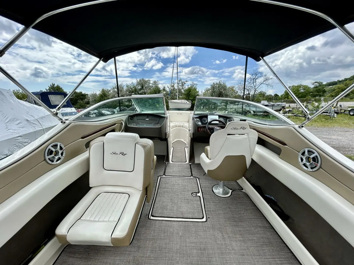 2007 Sea Ray 230 select