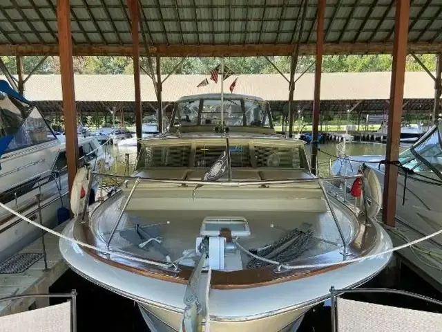 Chris Craft 42 Commander