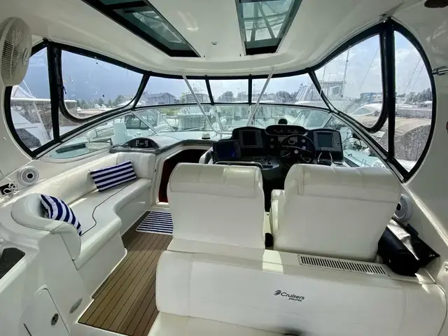 Cruisers Yachts 455 Express