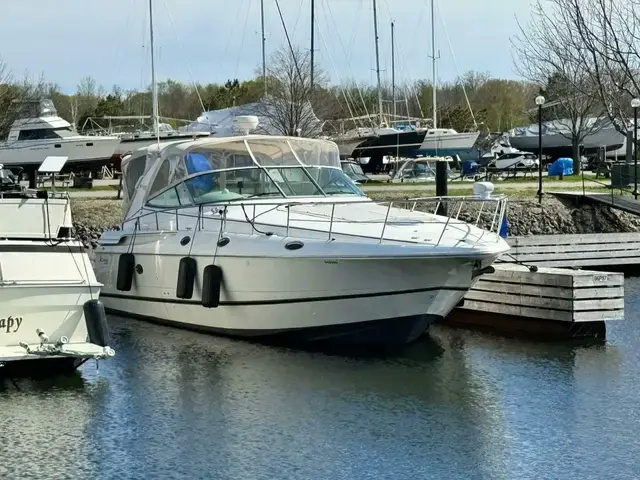 Cruisers Yachts 4270 Esprit