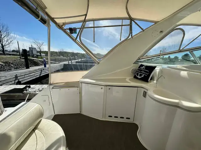 Cruisers Yachts 4270 Esprit