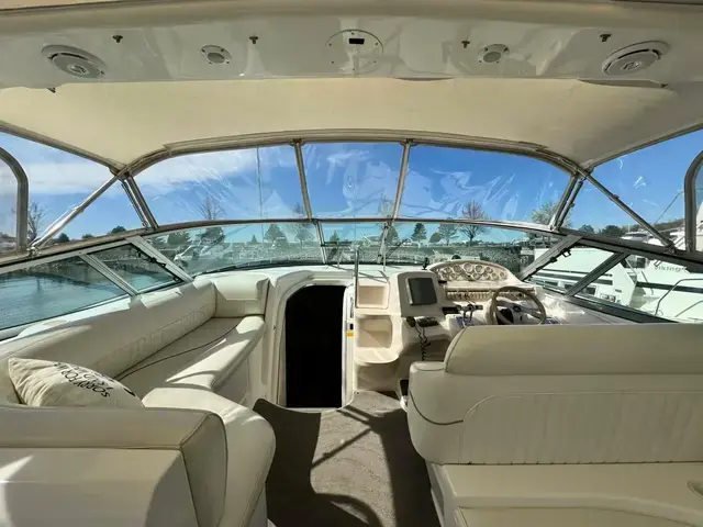 Cruisers Yachts 4270 Esprit