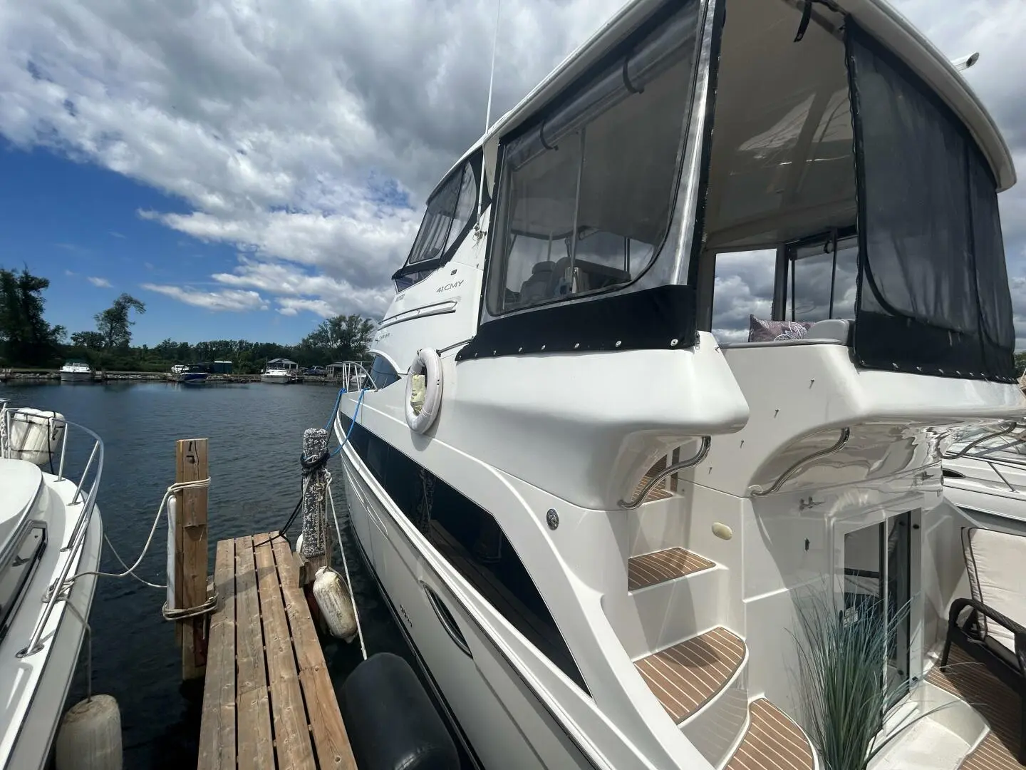 2009 Carver 41 cockpit motor yacht