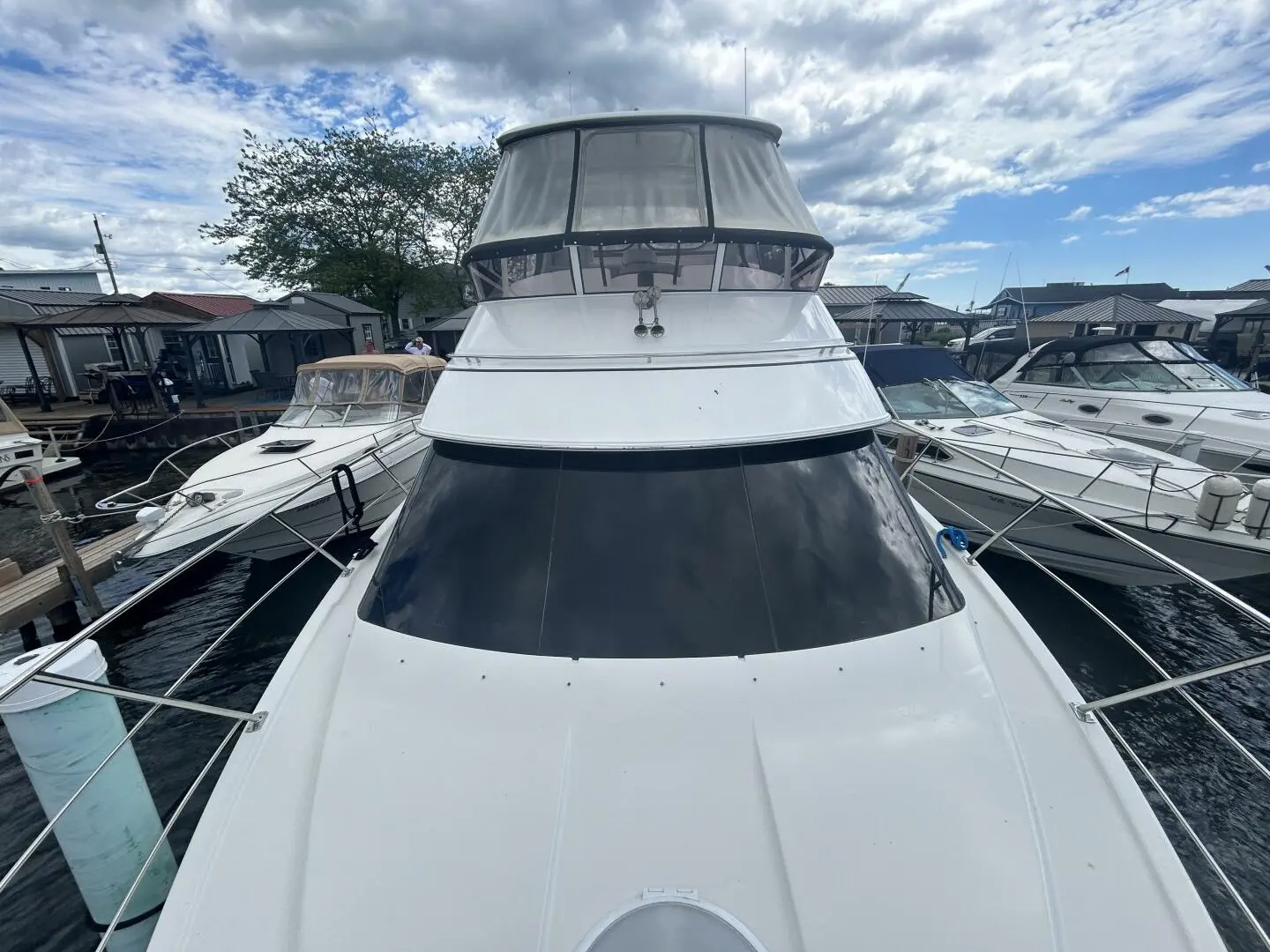 2009 Carver 41 cockpit motor yacht