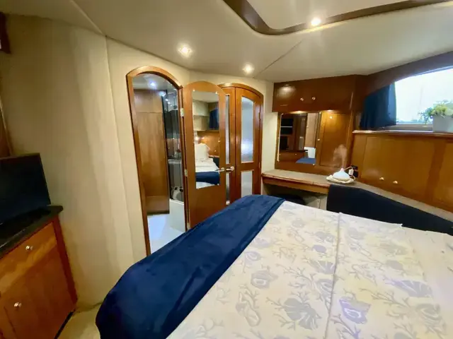 Cruisers Yachts 455 Express