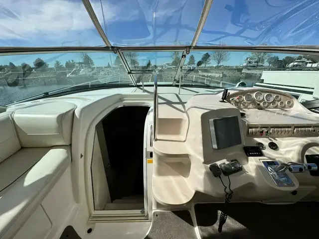 Cruisers Yachts 4270 Esprit