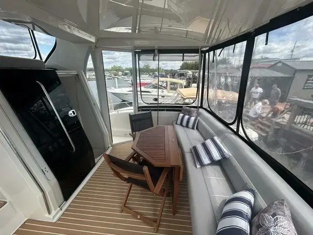 Carver 41 Cockpit Motor Yacht