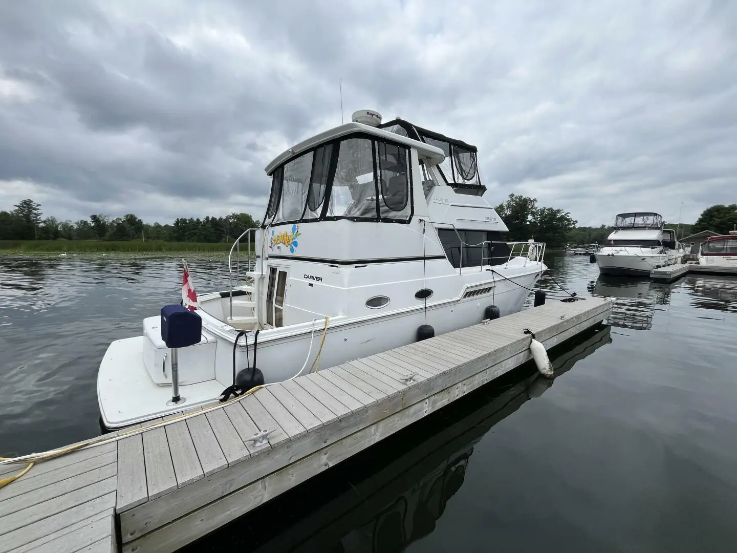 2000 Carver 404 cockpit motor yacht