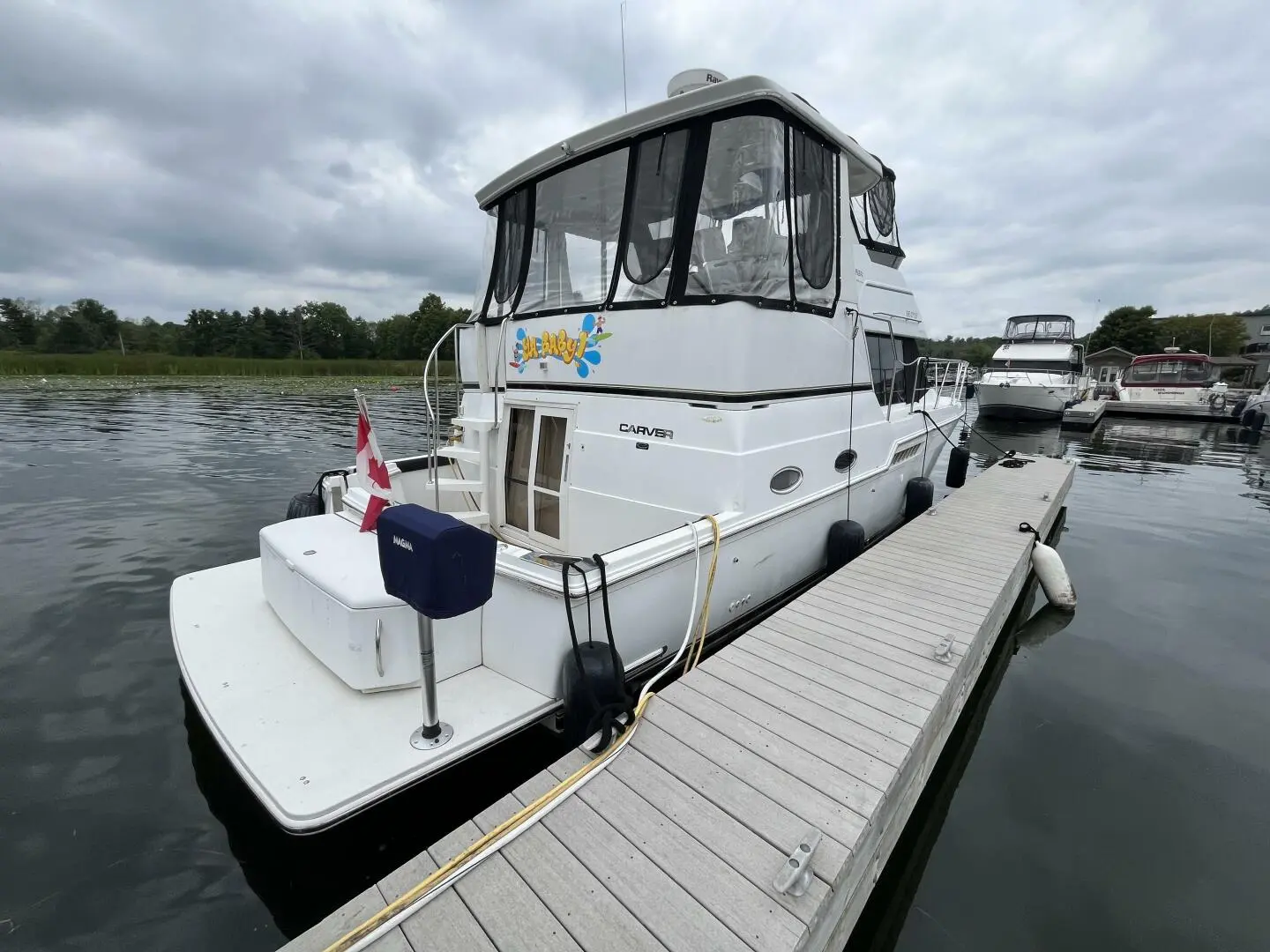 2000 Carver 404 cockpit motor yacht