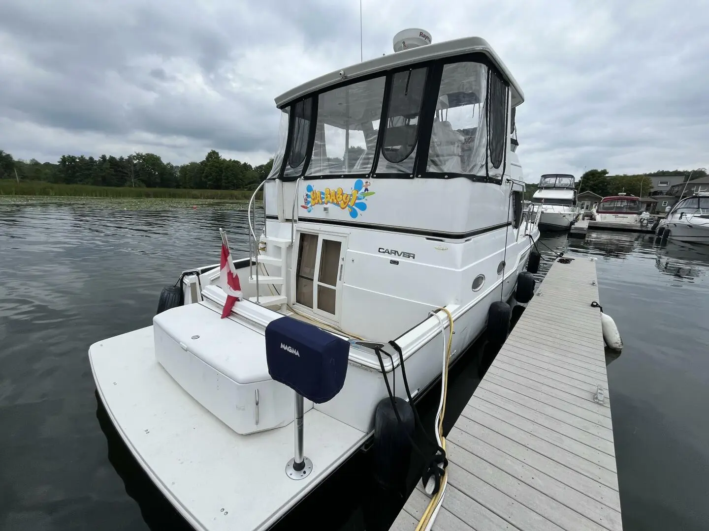 2000 Carver 404 cockpit motor yacht