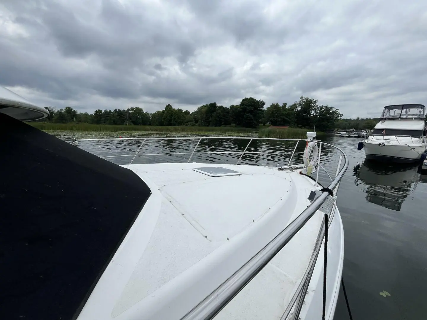 2000 Carver 404 cockpit motor yacht