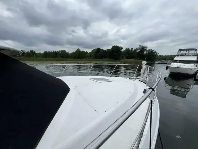 Carver 404 Cockpit Motor Yacht