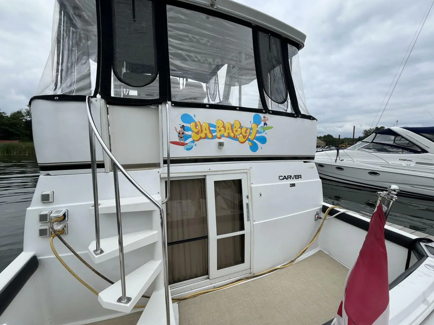 2000 Carver 404 cockpit motor yacht