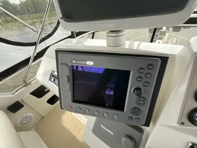 Carver 404 Cockpit Motor Yacht