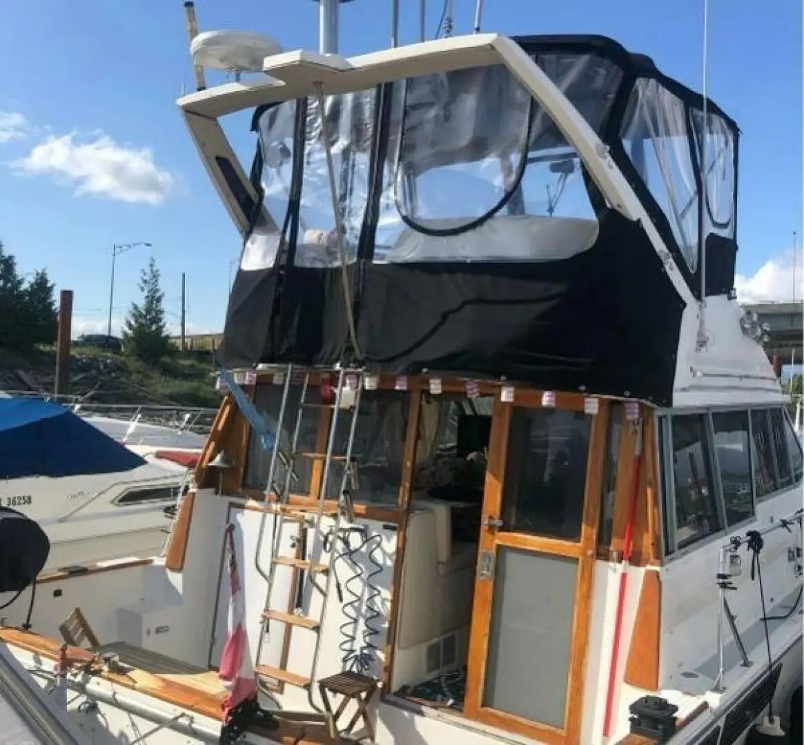 1989 Bayliner 3888