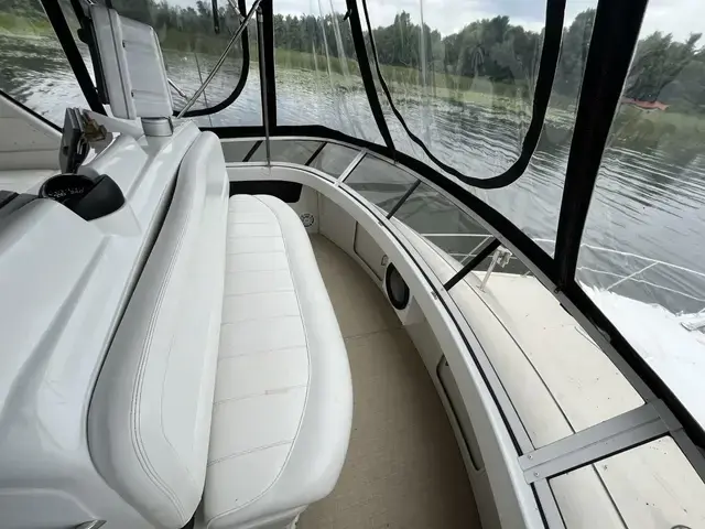 Carver 404 Cockpit Motor Yacht