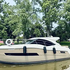 2017 Carver C37 Coupe