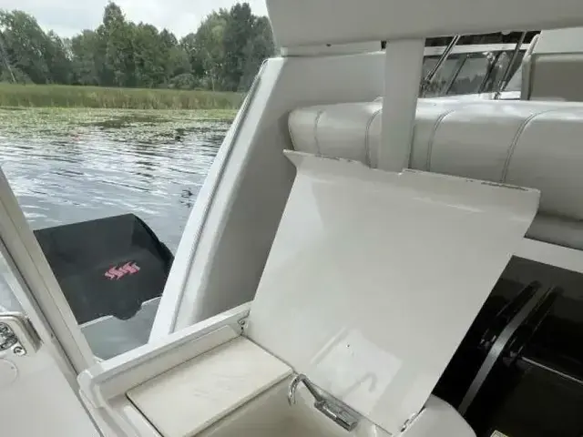 Carver 404 Cockpit Motor Yacht