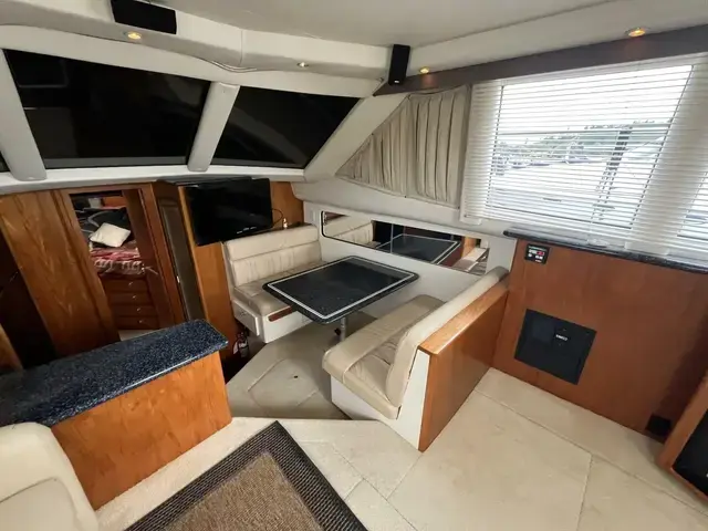 Carver 404 Cockpit Motor Yacht